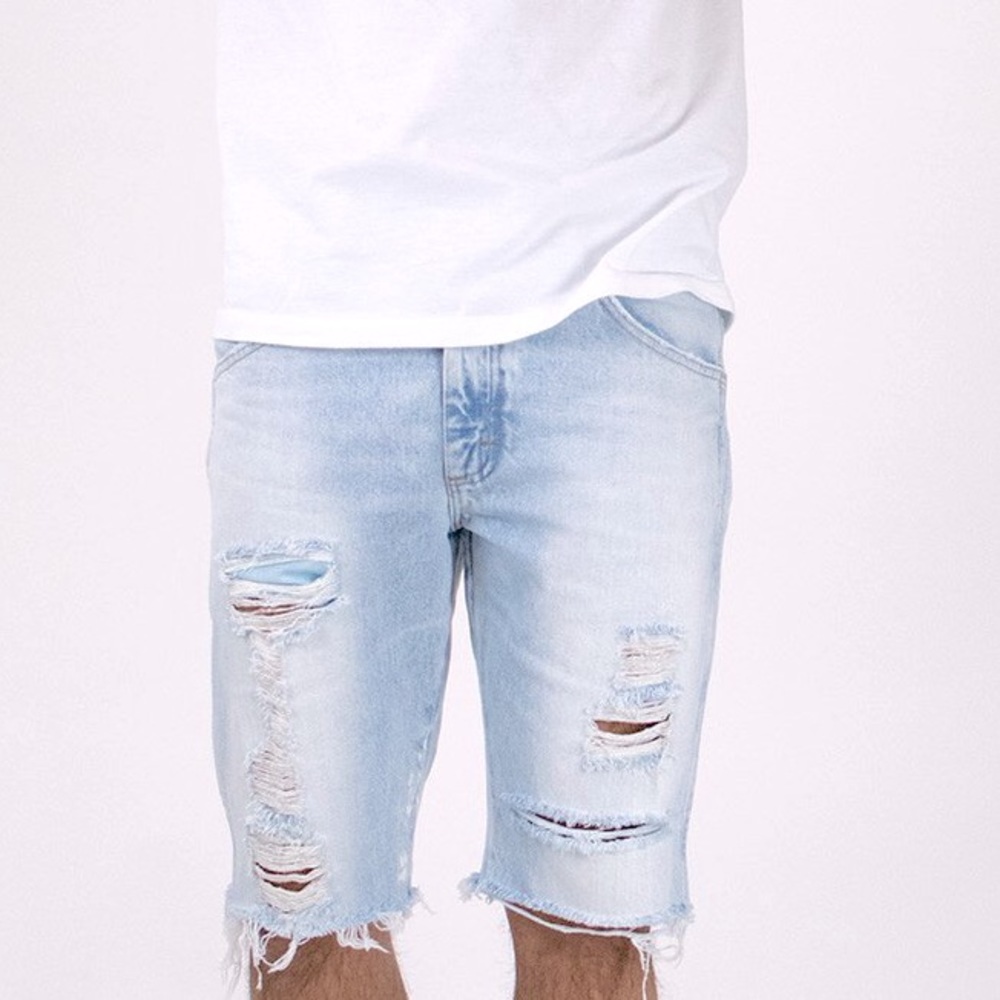 LIGHT STONEWASHED RIPPED JEAN SHORTS